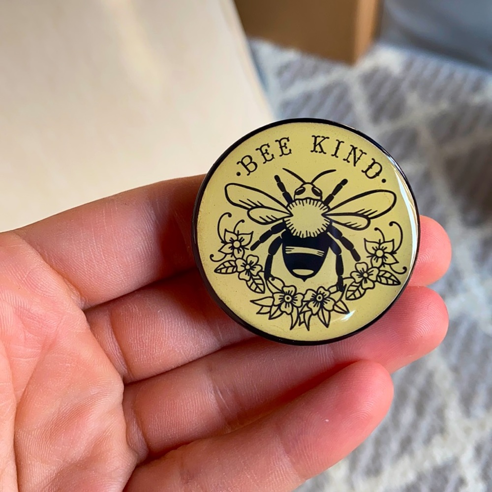 Cute bumblebee phone grip - “bee kind”
